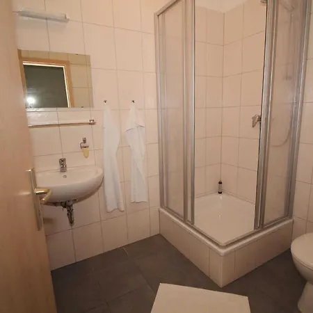 Kutterfisch Kajueten Direkt Im Stadthafen ساسنيتز