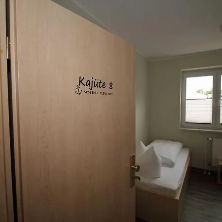 Kutterfisch Kajueten Direkt Im Stadthafen * ساسنيتز