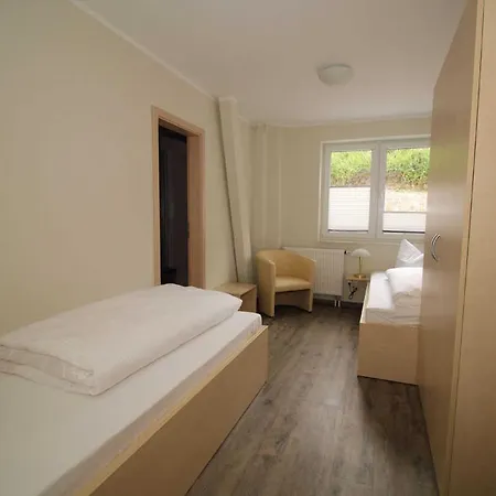 Kutterfisch Kajueten Direkt Im Stadthafen ساسنيتز