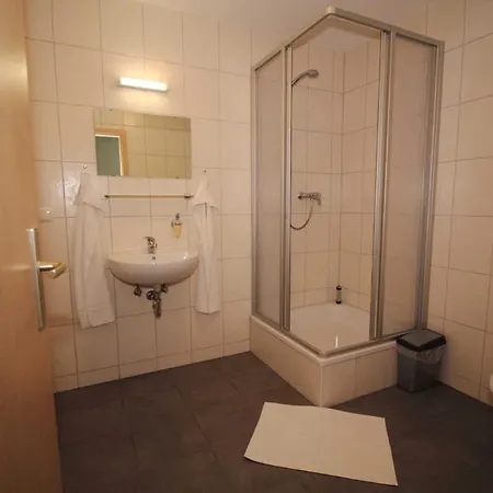 Kutterfisch Kajueten Direkt Im Stadthafen ساسنيتز